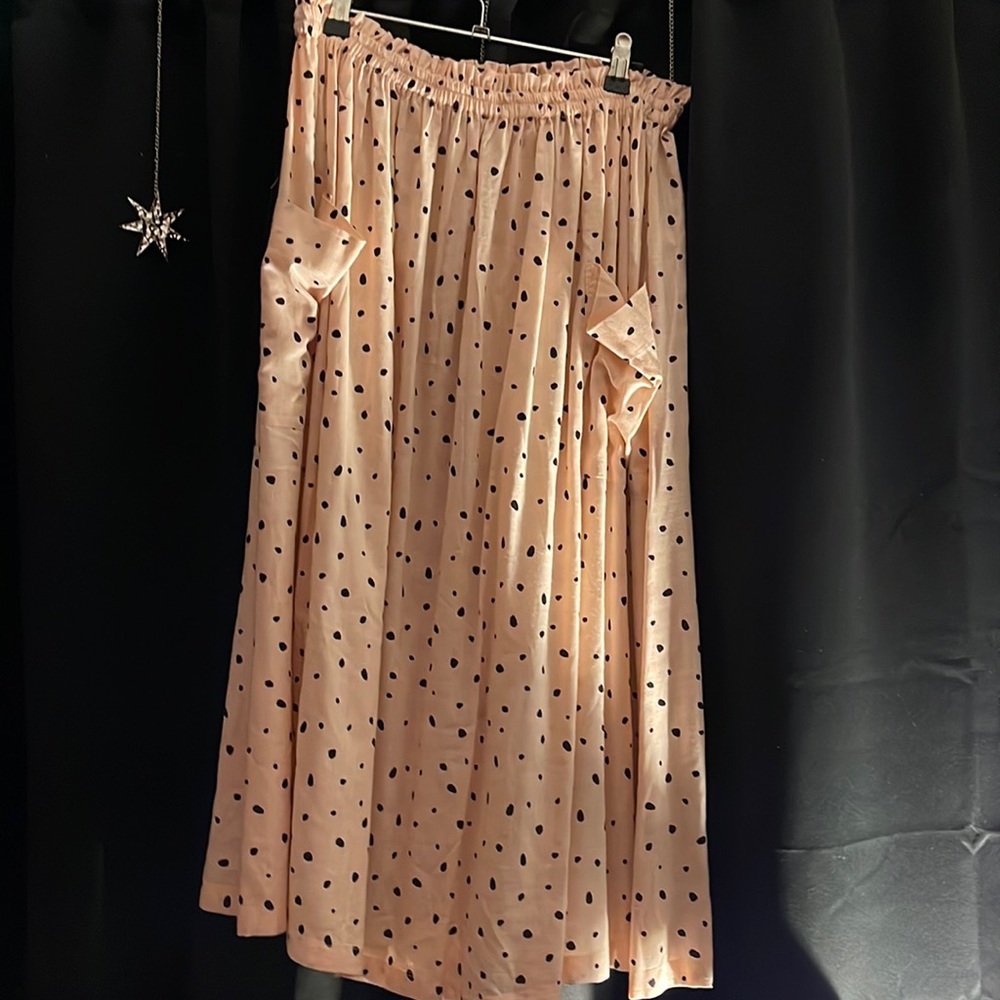 Baby pink skirt with black polka dots. Pockets! Barely worn. Size medium!